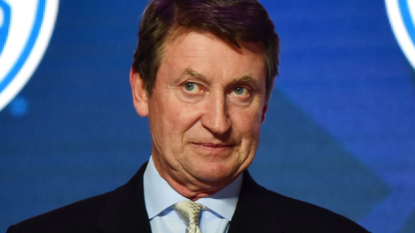 Wayne Gretzkyn pelipaita huutokaupattiin jättisummalla – yksi yksityiskohta nutussa pistää silmään
