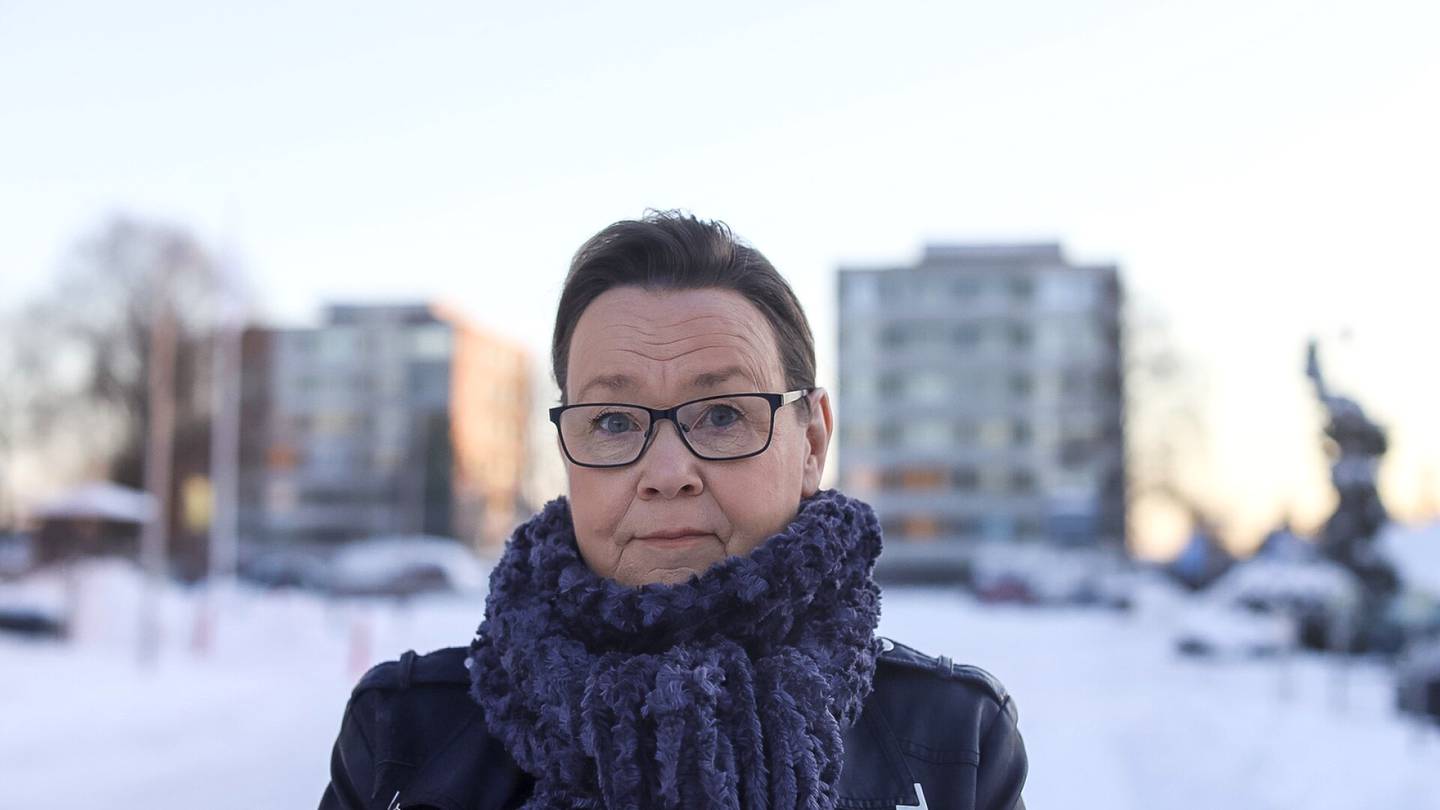 Viimeiset videot sairaala­vuoteelta kertoivat pelosta ja paniikista – seuraavana päivänä korona vei Päivi Grönlundin miehen
