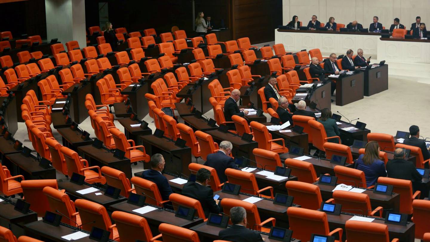 Turkin parlamentti hyväksyi Suomen Nato-jäsenyyden