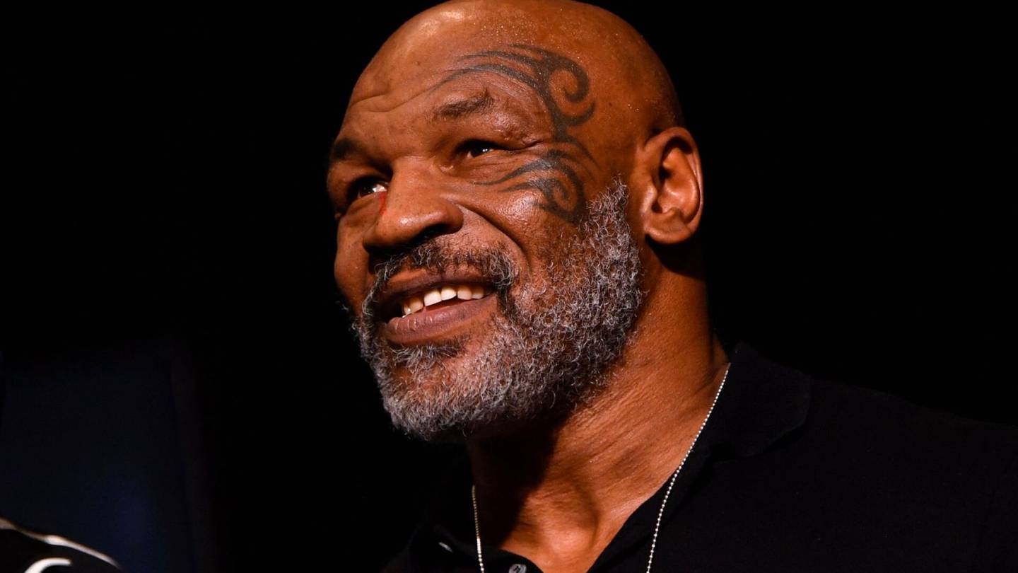 Mike Tyson, 55, takoi hurjia lyöntejä treenivideolla – asiantuntijalta tuli heti varoitus uhmakkaalle Logan Paulille