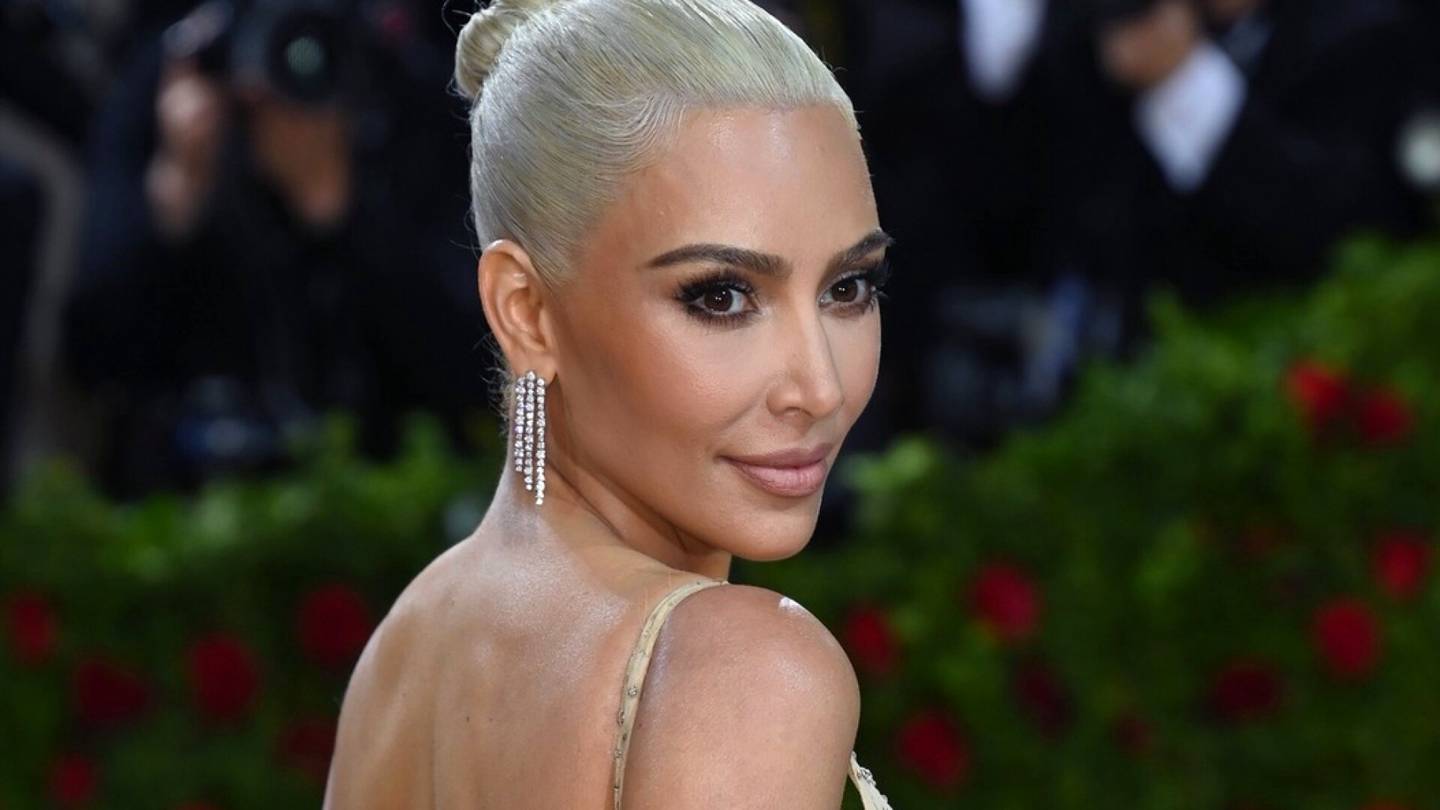 Huhujen mukaan Kim Kardashian torjuttiin kuningattaren platinajuhlista: pettyi, kun ei saanut lippuja toiveista huolimatta