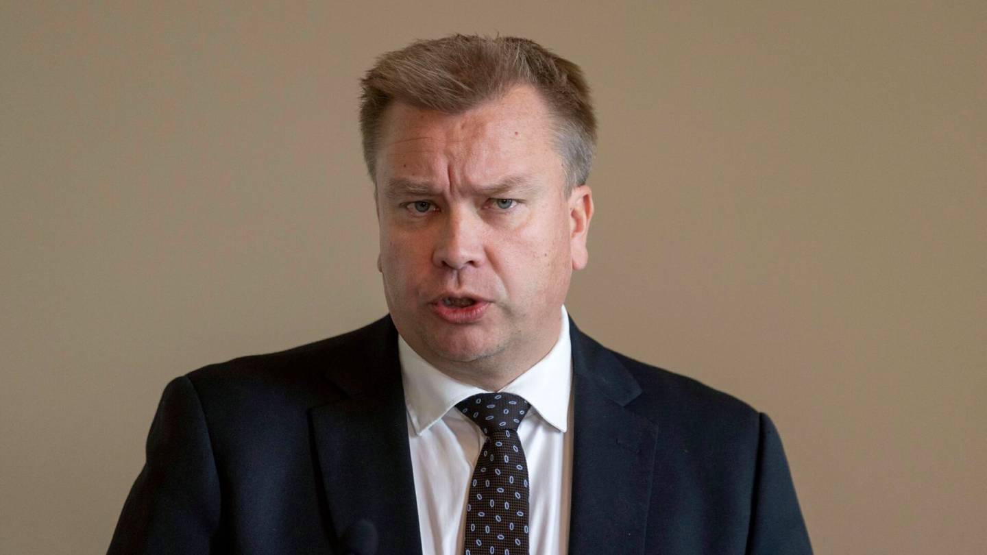 Ministeri Kaikkonen patisteli Suomen puolustus­­teollisuutta tehostamaan apua Ukrainalle
