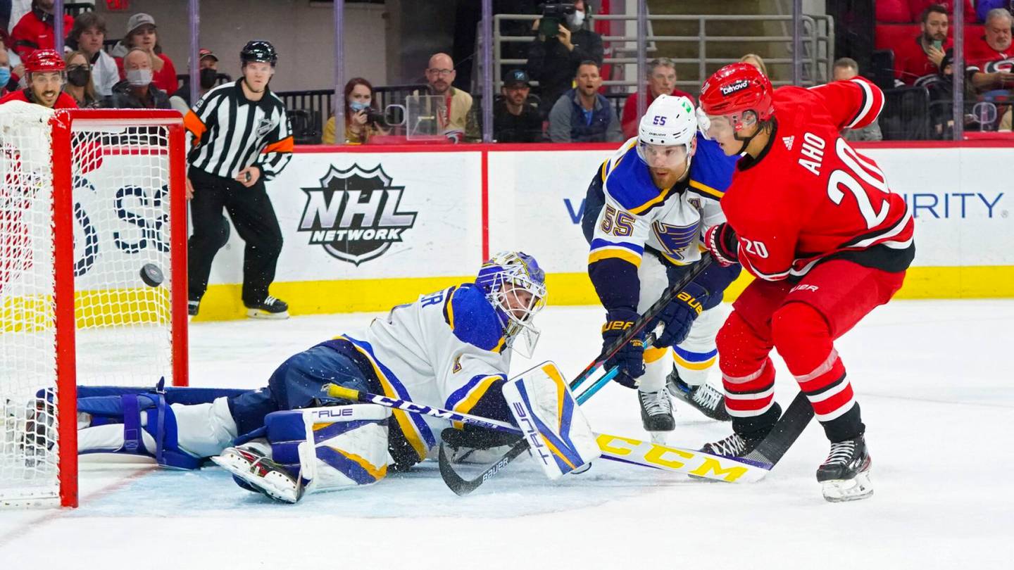 Suomalaisilla hurjat pistetalkoot NHL-kierroksella – Sebastian Aho loisti ykköstähtenä, Roope Hintz saanut tehohanat auki