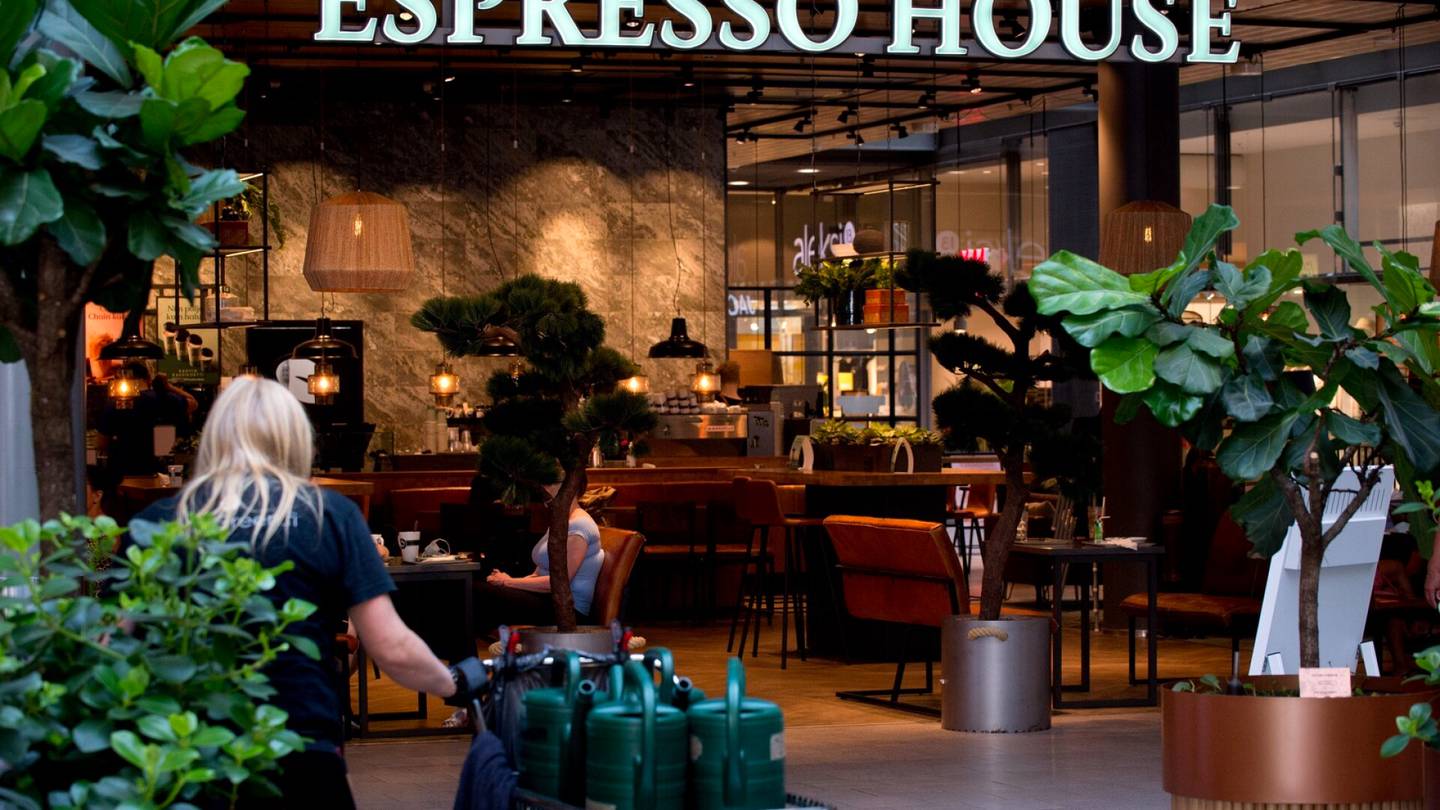 Espresso House pyytää anteeksi työn­tekijöiltään – taustalla Ylen selvitys keskuskeittiön ongelmista