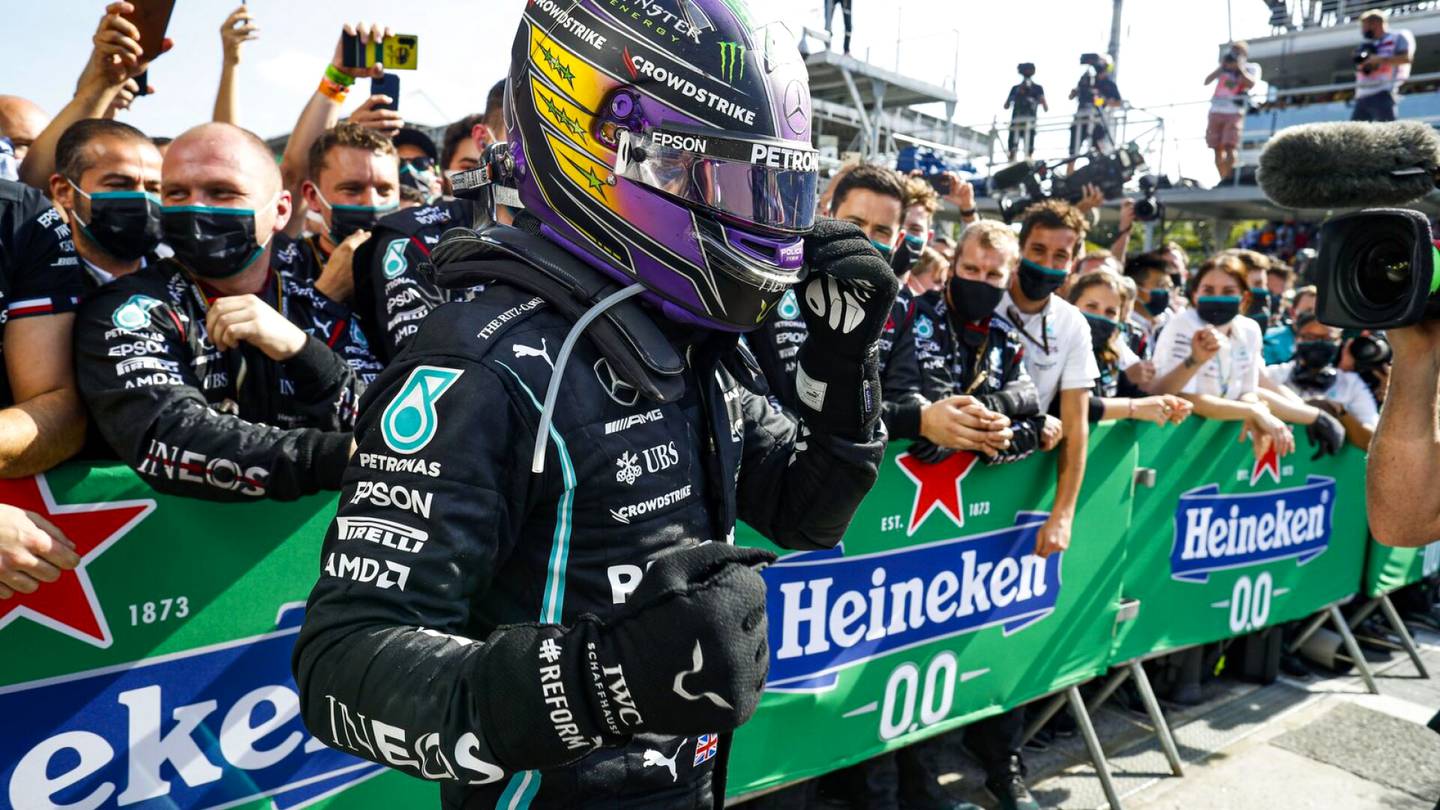 Lewis Hamilton joutui taas F1-tuomariston tutkintaan – sai sakot