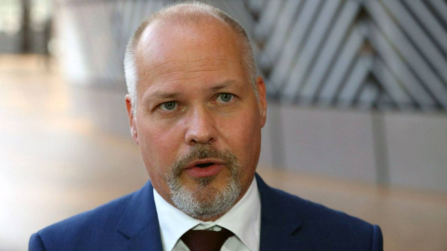 Ruotsin oikeus- ja sisäministeri sai valtio­päivien tuen yhden äänen turvin