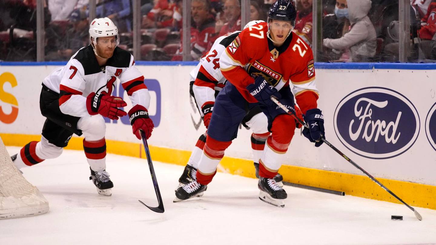Maalipyssy Eetu Luostarinen paukutti taas voittomaalin NHL:ssä – Montreal on romahtanut finaaleista heittopussiksi