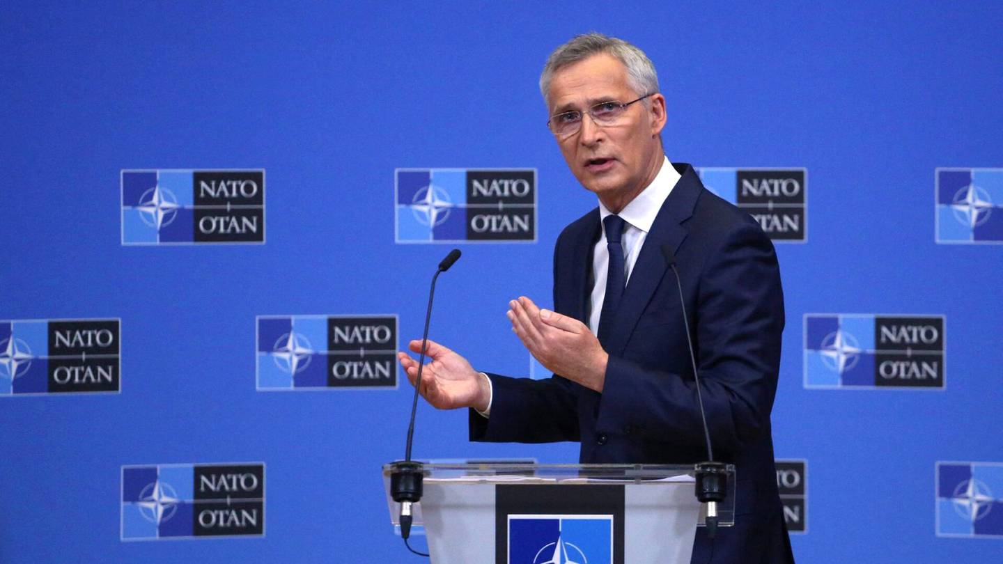 Suora lähetys kello 14.30: Naton Stoltenberg tapaa Tshekin pääministerin