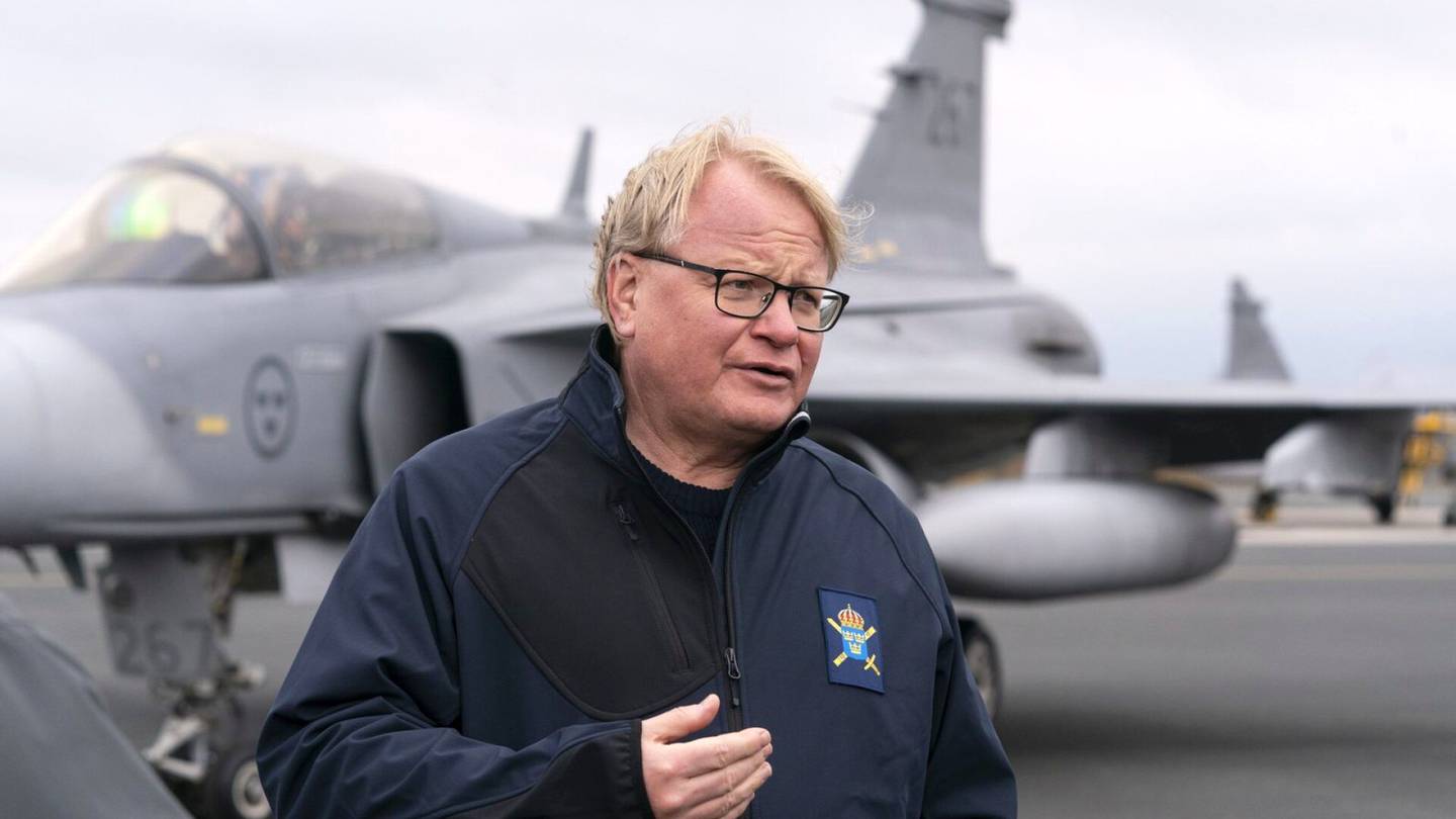 Ruotsin puolustusministeri: Venäjä uhkaa turvallisuus­järjestystä, oppositiojohtaja ottaisi mallia Suomesta