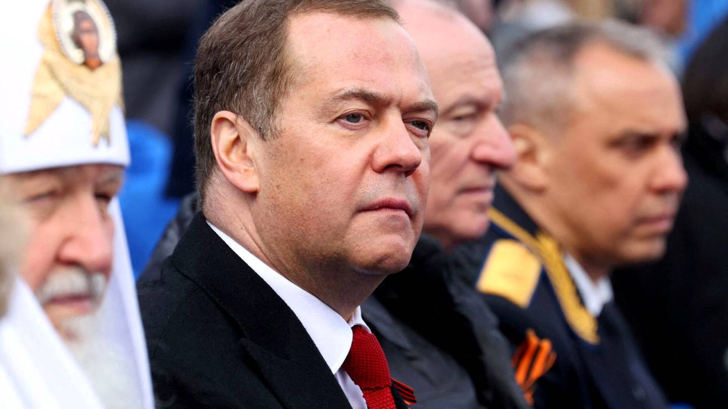 В леденящей кровь речи бывшего президента России Дмитрия Медведева внимание эксперта привлекла одна фраза: «Кто такие – «они»?».