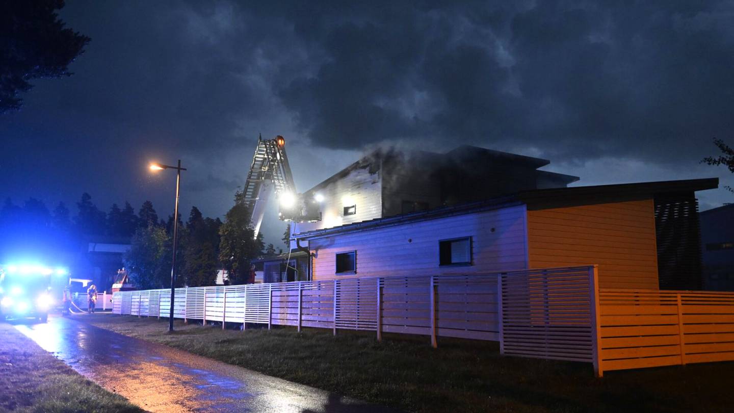 Salama sytytti talon tuleen Oulussa