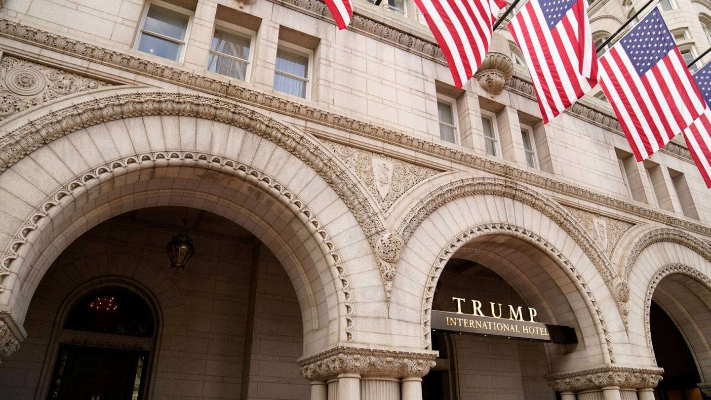 Lehtitiedot: Trump myy kuuluisan hotellinsa Valkoisen talon lähellä – nimi häviää katukuvasta