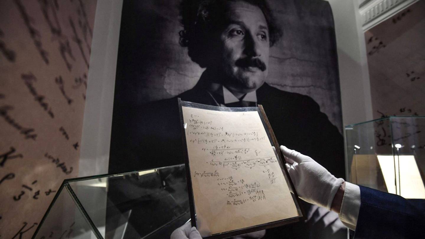 Einsteinin käsin kirjoittamista muistiinpanoista maksettiin huutokaupassa 11,6 miljoonaa euroa