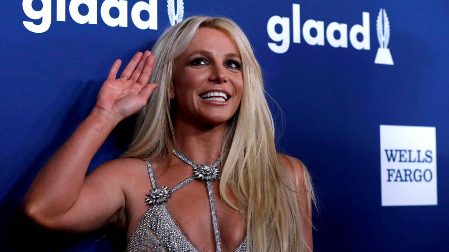 Britney Spearsin holhous loppui