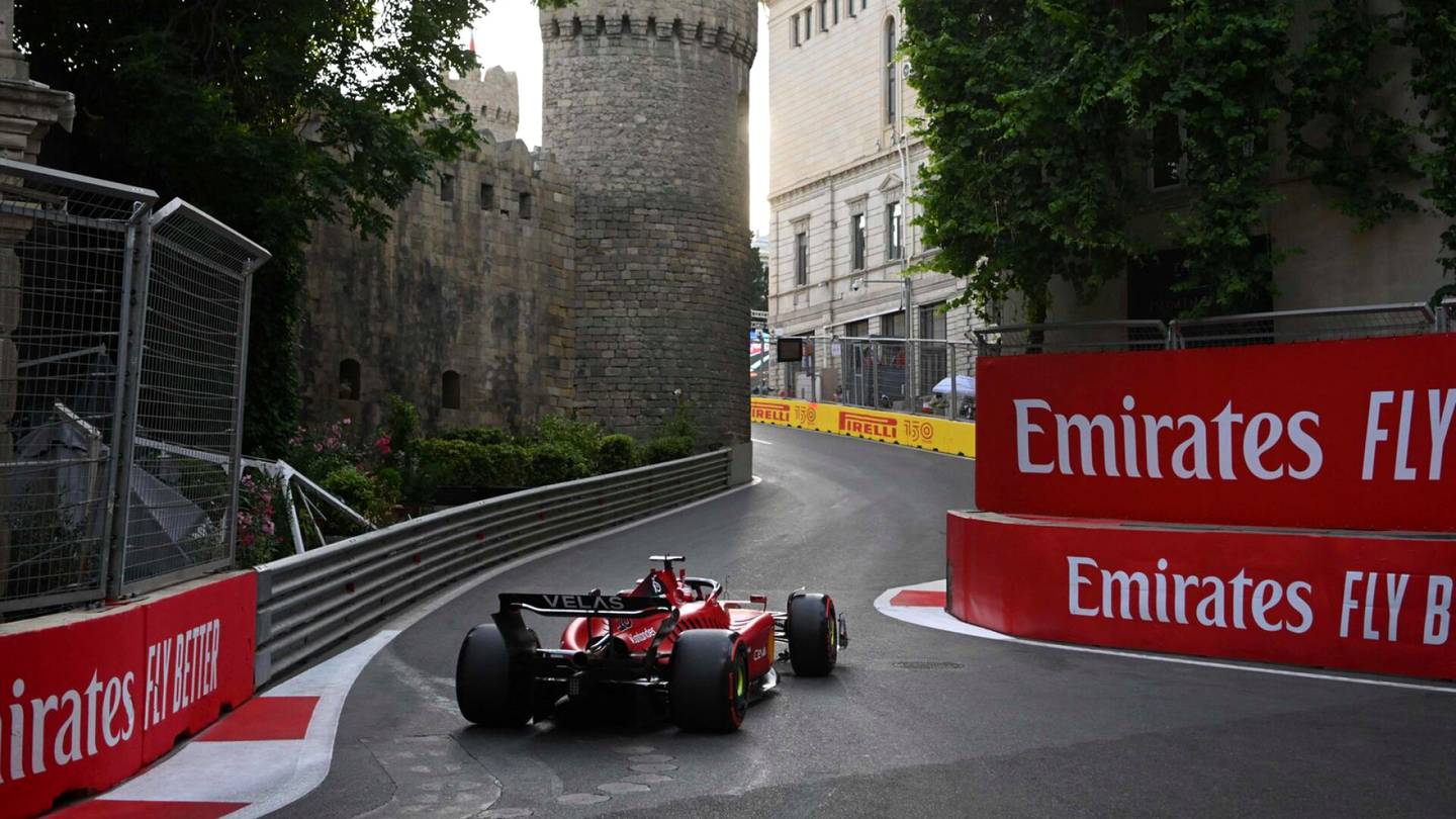 Leclerc fantastisesti paalulle Bakussa, Bottakselle valtava pettymys, miljardöörin poika törttöili taas – IS seurasi F1:n aika-ajoa