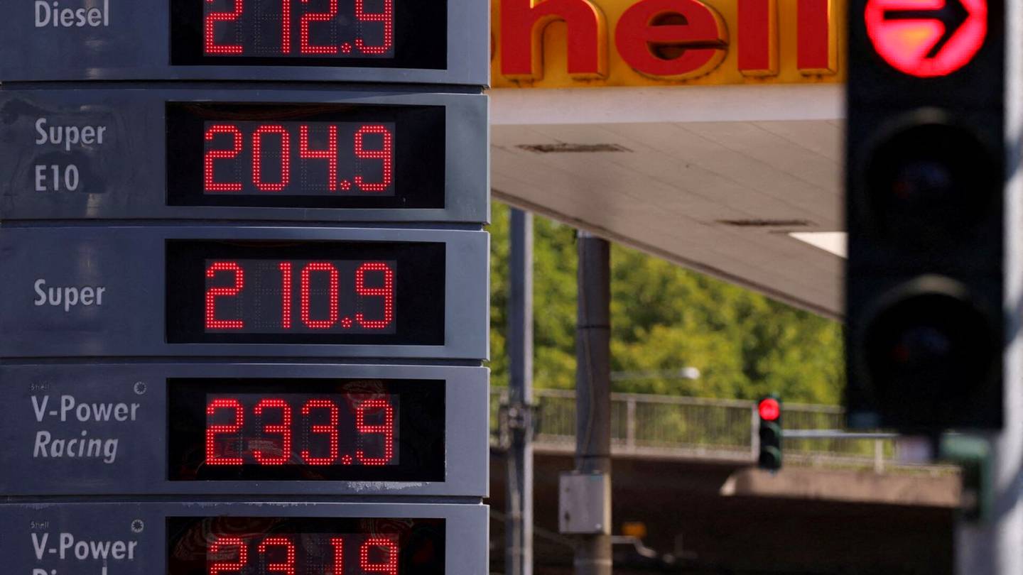 Veroale päättyi: Saksassa bensa taas lähes yhtä kallista kuin Suomessa