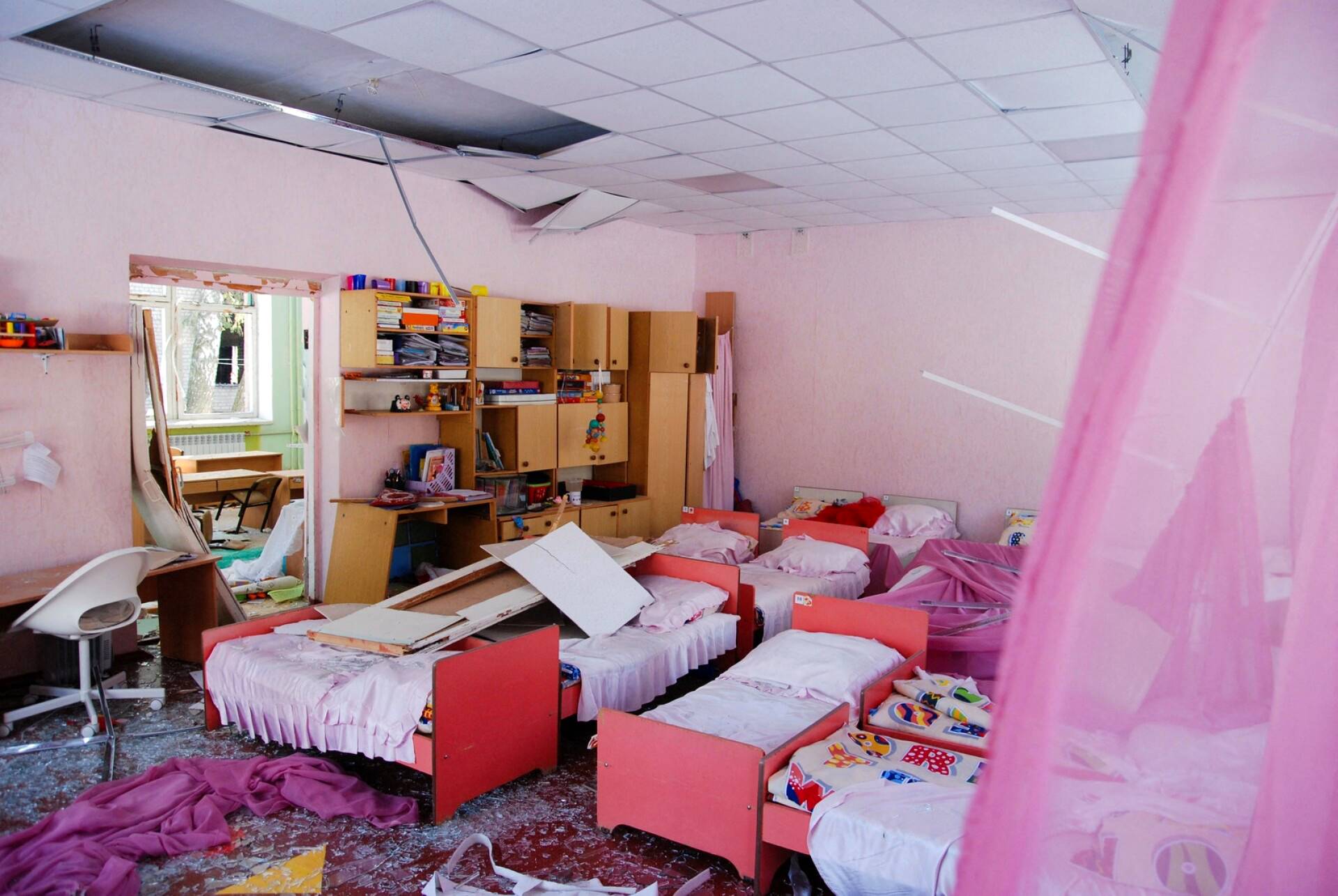 Venäjän hyökkäyksessä tuhoutunut lastentarha Harkovassa.