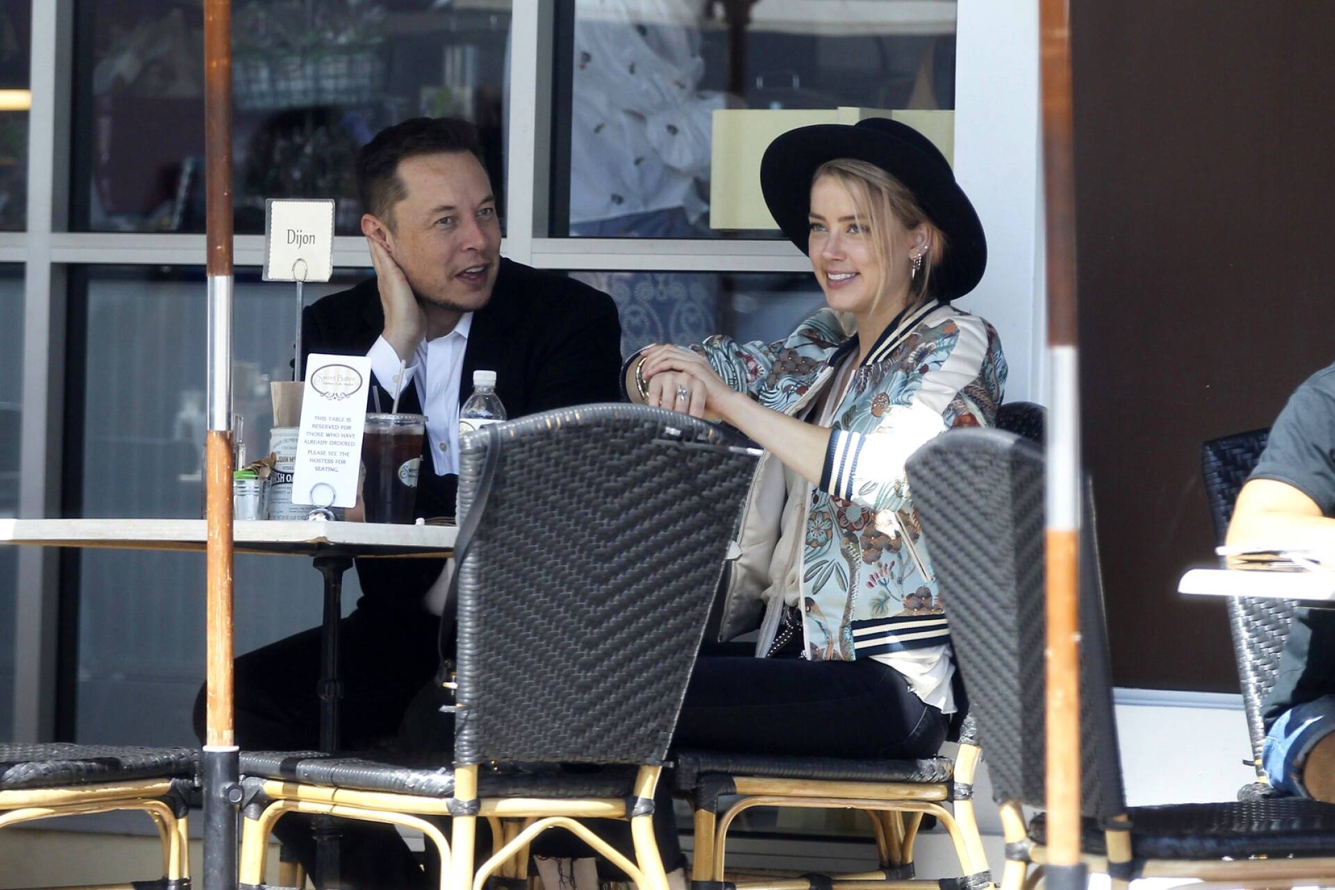 Musk tapaili näyttelijä Amber Heardia.