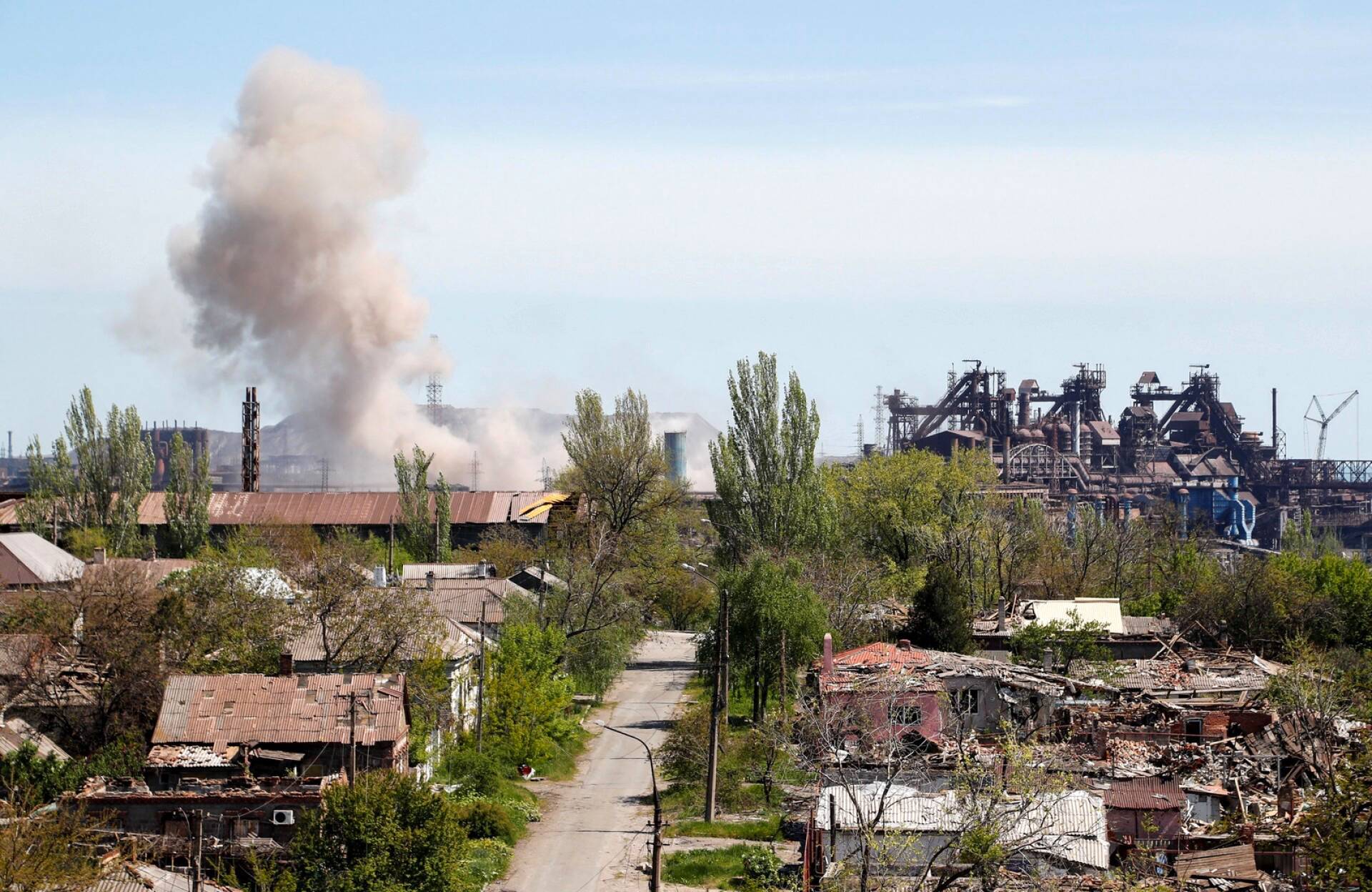 Azovstalin terästehdasta pommitettiin Mariupolissa.