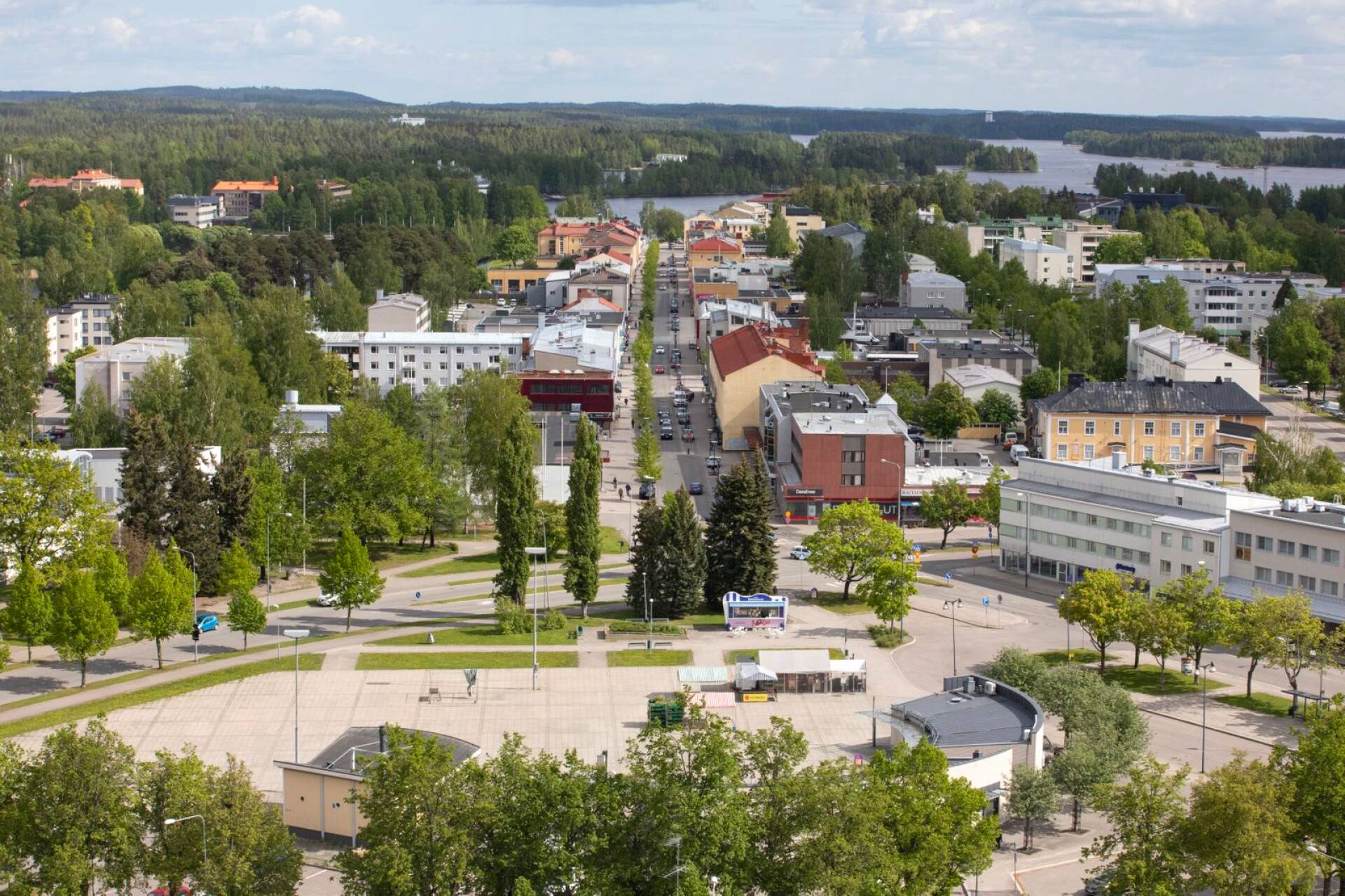 Varkauden keskustassa on rauhallista. Monissa Itä-Suomen kunnissa ja kaupungeissa on vesistöjä lähellä. Niillä on tärkeä merkitys paitsi teollisuudelle ja asukkaiden vapaa-ajan aktiviteeteille myös matkailijoille.