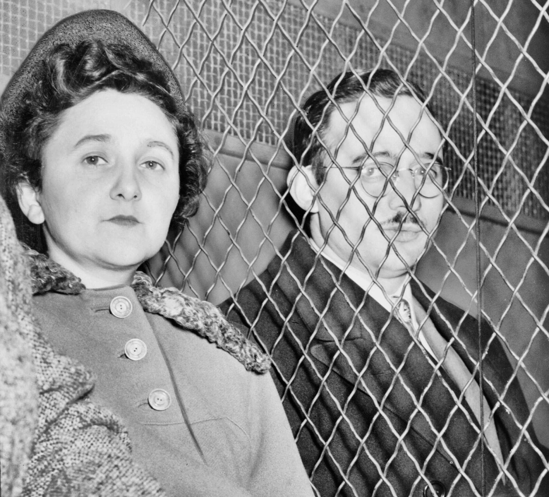 Ethel ja Julius Rosenberg tuomittiin kuolemaan Yhdysvalloissa huhtikuussa 1951. Tuomio pantiin täytäntöön runsaat kaksi vuotta myöhemmin Sing Singin vankilassa New Yorkissa.