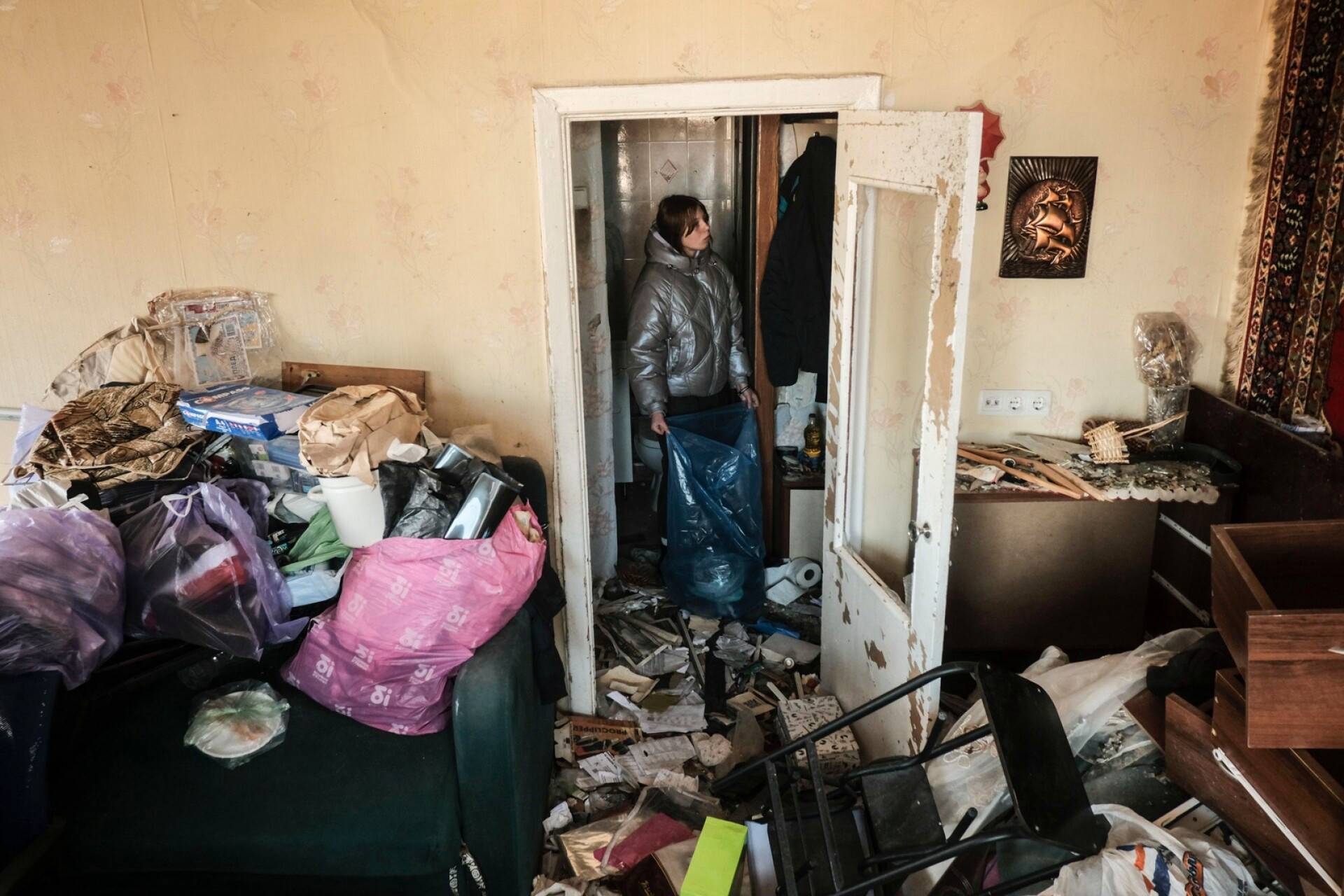 Asunto Venäjän ohjusiskussa vaurioituneessa asuinrakennuksessa Kiovassa.