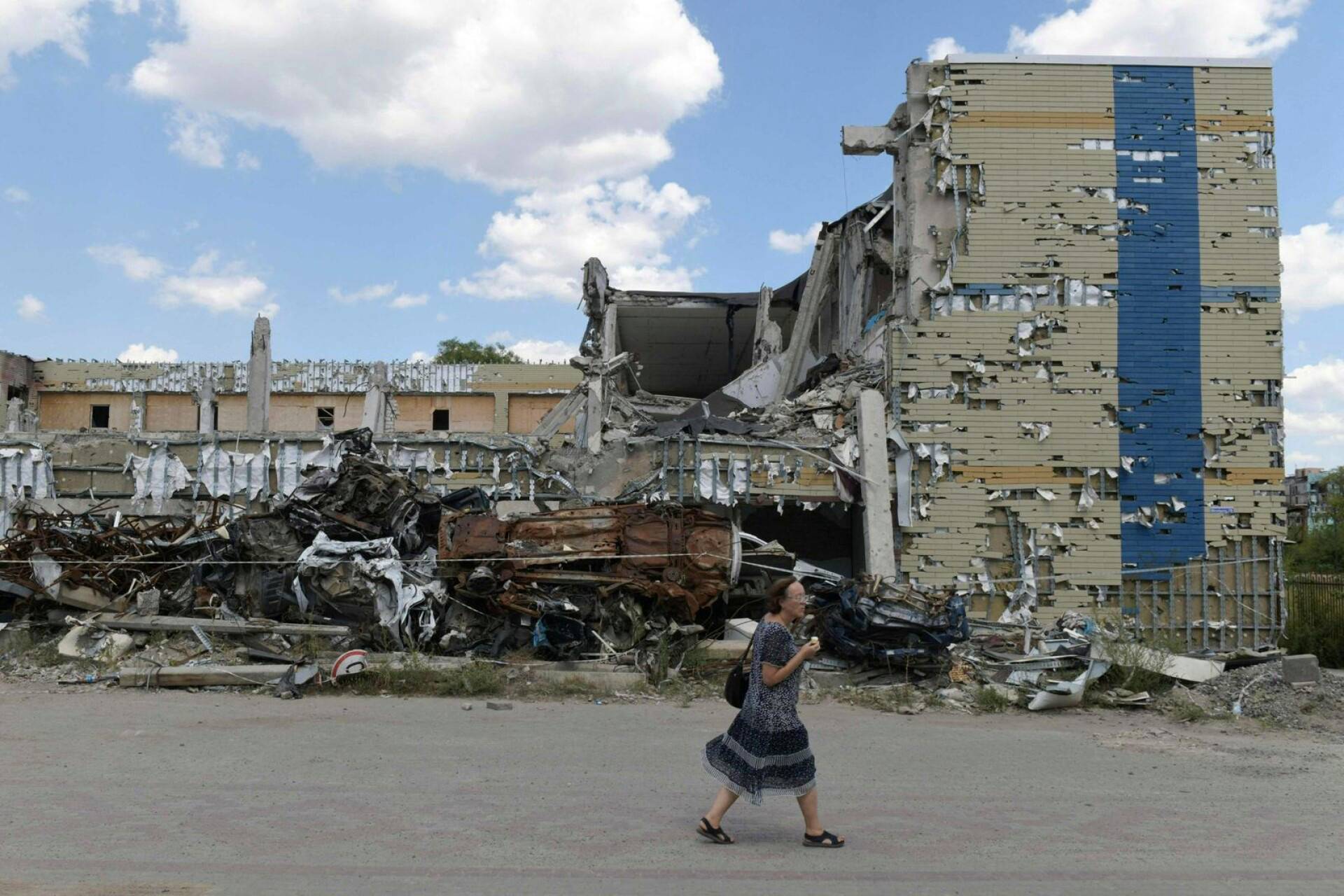 Venäjän hyökkäyssodan jäljiltä Ukraina on täynnä raunioita ja tuhottuja kaupunkeja. Kuva Mariupolista 16. elokuuta.
