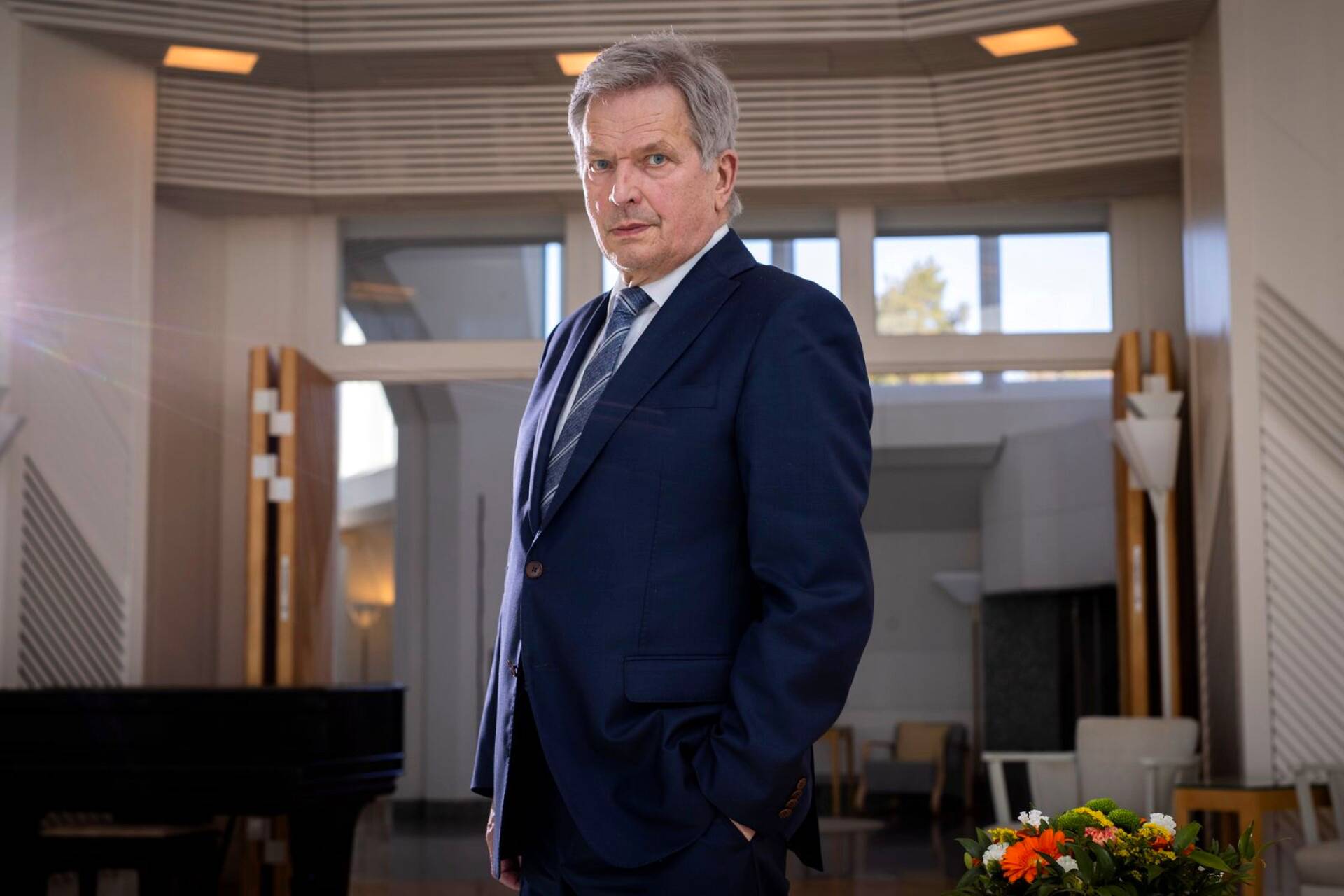 Tasavallan presidentti Sauli Niinistö sanoo pelkäävänsä pahoin, että tilanne on kehittymässä kylmää sotaakin kylmempään tilanteeseen, minkä vuoksi Suomella on ”asemoinnin pakko”. Niinistö kuvattiin perjantaina 29. huhtikuuta Mäntyniemessä.