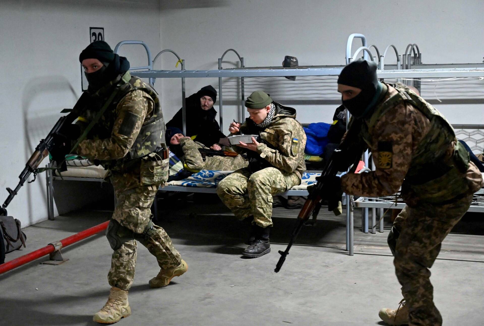 Sotilaita harjoittelemassa Kiovassa.