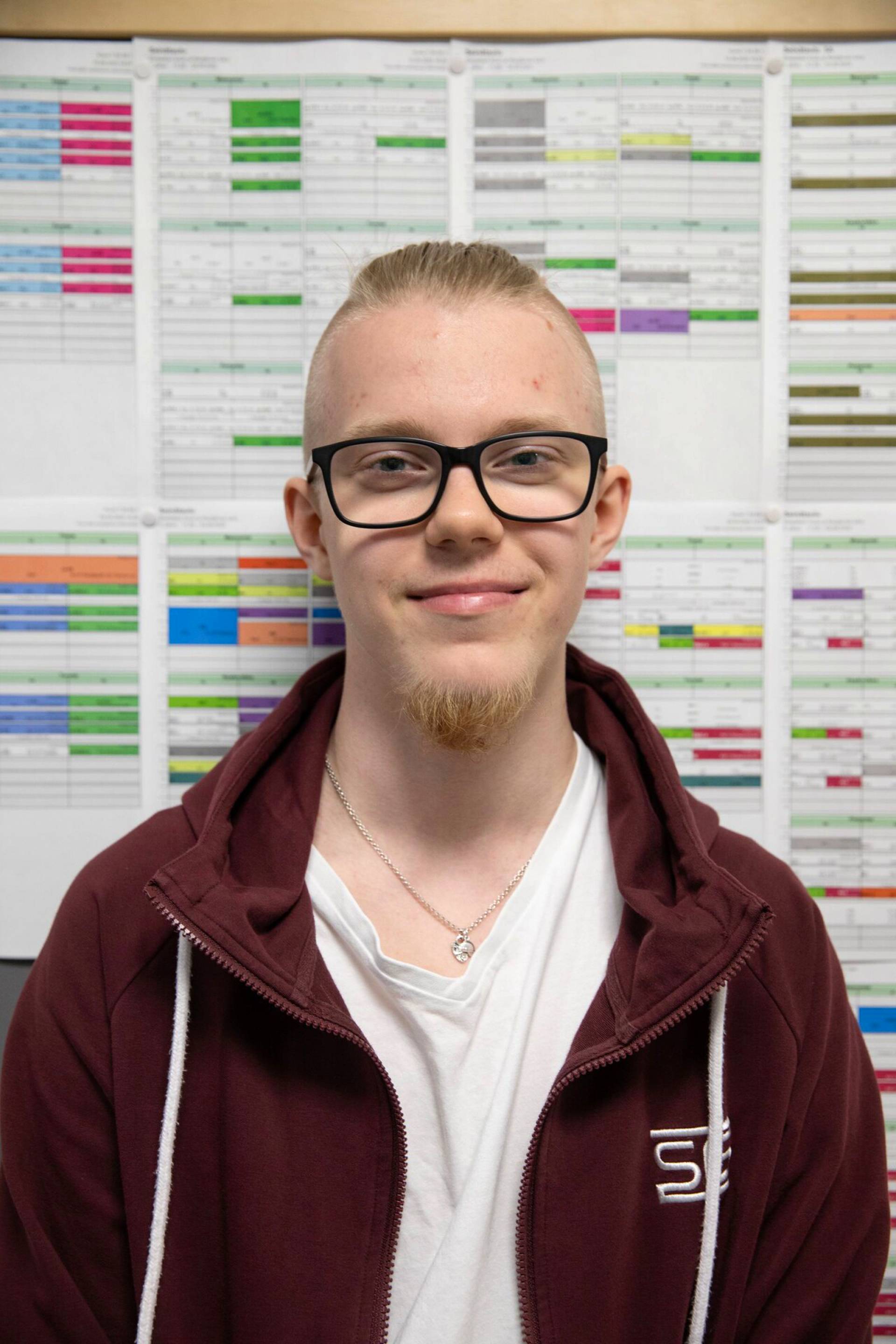 Jesse Mutikainen valmistui tänä keväänä Rautjärven lukiosta. Hänen lisäkseen ylioppilaita oli kolme. Mutikainen pitää kotikunnastaan, mutta aikoo muuttaa opintojen perässä Espooseen.
