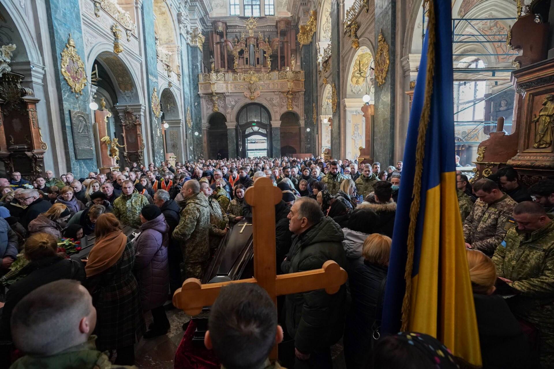 Neljän ukrainalaissotilaan hautajaisia vietettiin Lvivissä.