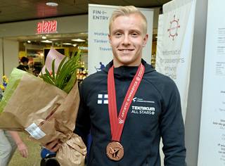 Emil Soravuo sai Suomen historian ensimmäisen telinevoimistelun MM-mitalin permannolta.