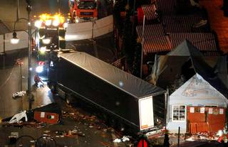 Tällä hetkellä tiedossa on, että maanantai-iltana Berliinissä tehdyssä rekkaiskussa sai surmansa 12 ihmistä ja loukkaantui 48.