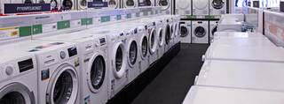 Sivulta täytettävät pesukoneet ovat ohittaneet myynnissä päältä täytettävät mallit Suomessa vasta aivan viime vuosina.