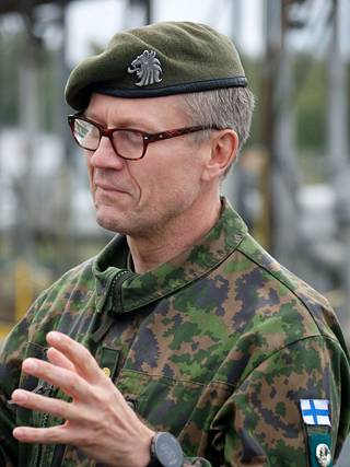 Everstiluutnantti Aki Mustonen.