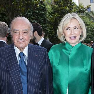 Vuoden 1977 missifinalistina ja miljardööri Mohamed Al-Fayedin vaimona tutuksi tullut Heini Wathén-Fayed on hävinnyt oikeustaiston jättikrematoriosta. Kuvassa myös Frank Klein (vas.), Mohamed Al-Fayed ja Jean-François Legaret.