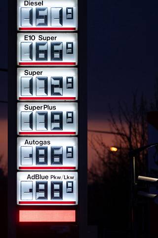 Myös esimerkiksi Saksassa nestekaasu (Autogas) on autojen yleinen polttoaine. Sen hinta on noin puolet bensiinin tai dieselin hinnasta.