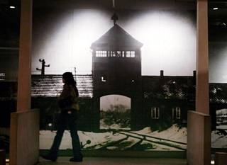 Kuva Auschwitz-Birkenaun keskitysleiristä Washingtonin holokaustimuseossa.