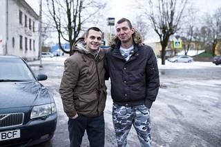 Kaverukset Karmo Sule (vasemmalla) ja Denis Zahharov ovat sitä mieltä, että Venäjää ei tarvitse pelätä.