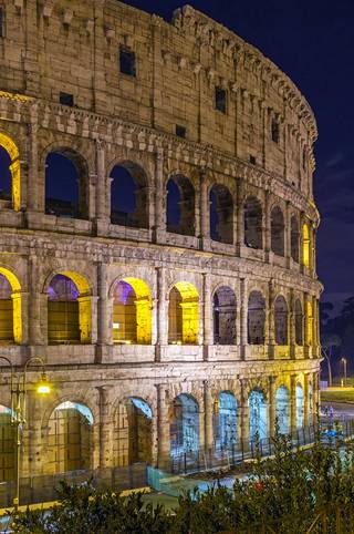 Huonosti käyttäytyvät turistit ovat aiheuttaneet harmia Roomassa.