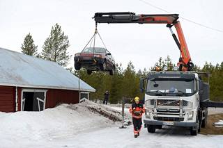 Punainen Passat nousi keveästi piipun nokasta maahan Yli-Iin Karjalankylässä torstaina.