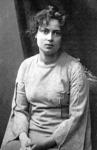 Eino Leino vei ensimmäisen vaimonsa Freya Schoultzin vihille 1905.