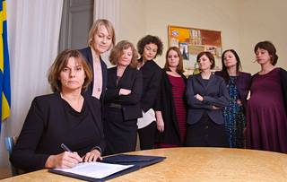 Ruotsalaiset naisministerit näpäyttivät vain pari viikkoa sitten tällä kuvalla Donald Trumpia vedoten tasa-arvoon.