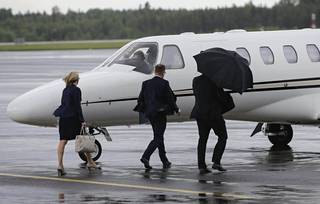Pääministeri Juha Sipilä lähti lentäen Helsinkiin Turun lentoasemalta.