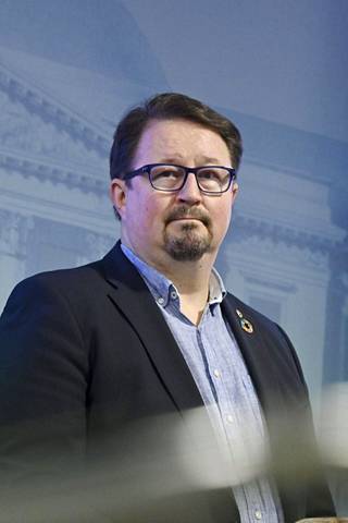 THL:n terveysturvallisuusjohtaja Mika Salminen suhtautuu rokotuspakkoon epäillen.