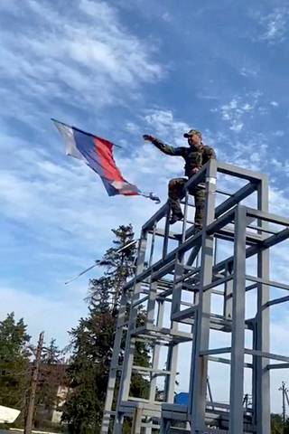 Kyytiä saivat myös Venäjän sekä Donetskin kansantasavallan liput.