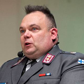 Everstiluutnantti Petteri Hemminki Maanpuolustuskorkeakoulusta. 