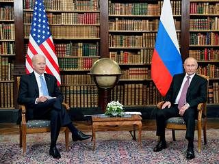 Biden ja Putin ennen keskustelujen alkua.