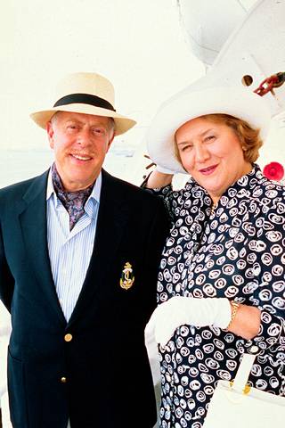 Clive Swift ja Patricia Routledge olivat sarjan tiivis aviopari. Hyacinth-vaimo määräsi kaapin paikan.