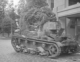 Viipurin puolustuksen tukena oli muutamia kevyitä panssarivaunuja. Niistä ei ollut sanottavasti vastusta puna-armeijan raskaille tankeille.